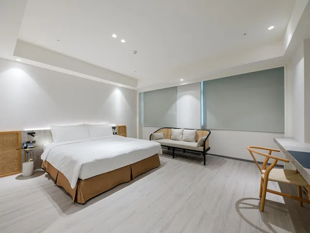 غرفة بزنس بسرير كوين، City Lake Hotel 1/4