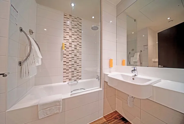 Room, Twin Beds, Premier Inn Dubai Al Jaddaf 2/4