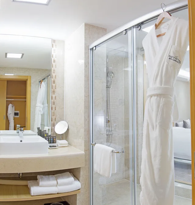 غرفة قياسية بسريرين منفصلين مع أريكة، Novotel Ulaanbaatar 7/9