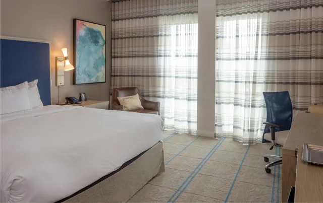 غرفة بسرير كينج، Hilton Austin Airport 1/10