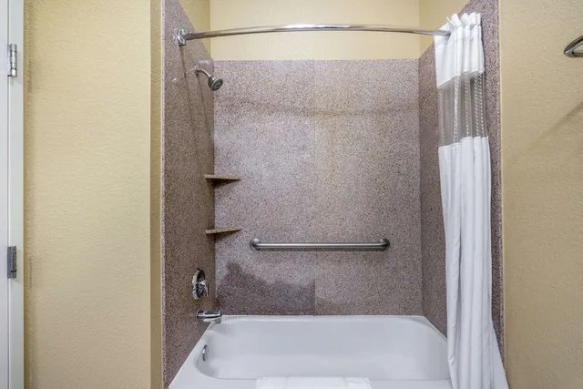 جناح بسرير كينج، La Quinta Inn & Suites by Wyndham Vicksburg 4/6