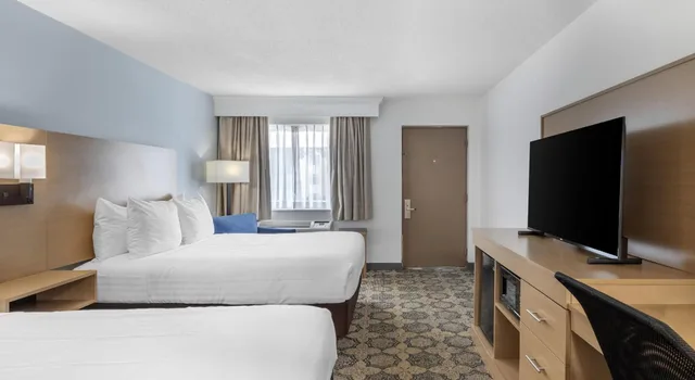 Downstairs, 2 Queen Beds, Courtyard View، Best Western Palm Beach Lakes 9/10