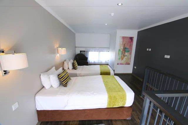 غرفة عائلية بسرير مزدوج وسريرين منفصلين، Travelodge Kasane 4/5
