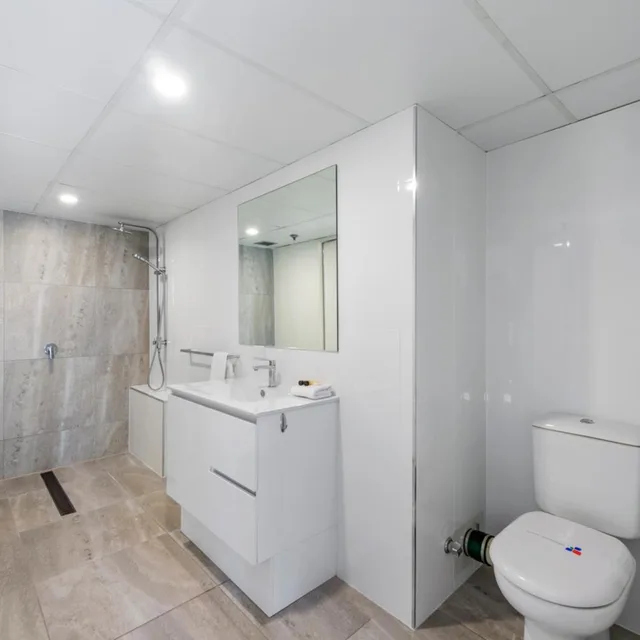 شقة ديلوكس بسرير مزدوج بـ3 غرف نوم لذوي الإعاقة، Zenith Ocean Front Apartments 5/6