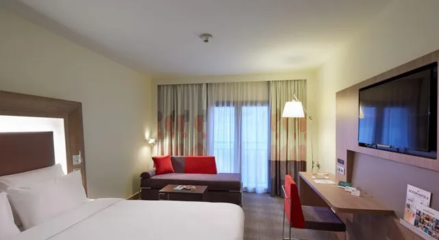 غرفة سوبيريور بسرير كوين، Novotel Istanbul Bosphorus Hotel 9/10