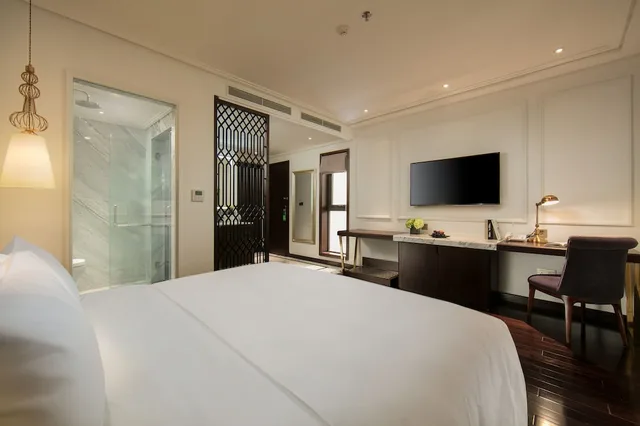 غرفة غراند ديلوكس بسرير كوين، Anatole Hotel Hanoi 2/8