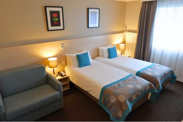 غرفة قياسية ثلاثية بسريرين منفصلين مع أريكة، Everness Hotel and Resort 5/10