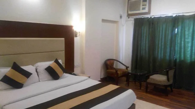 غرفة سوبيريور بسرير كوين بإطلالة على الجبل بشرفة، Riverside Resort 1/5