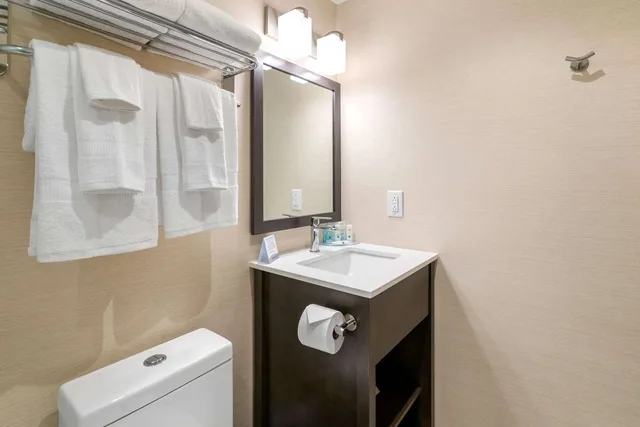 غرفة بسريرين كوين، Quality Inn Centre-Ville 8/8