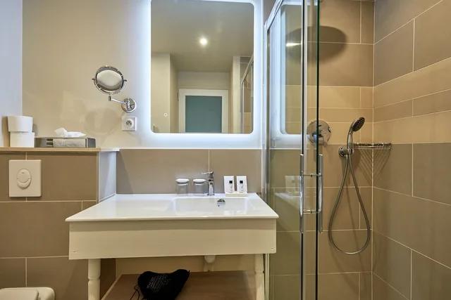 غرفة سوبيريور بسريرين منفصلين بإطلالة على البحر، Les Villas D Arromanches 5/5