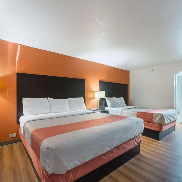 Room, 2 Queen Beds, Smoking, Motel6 San Antonio, TX - I-10 West 7/10