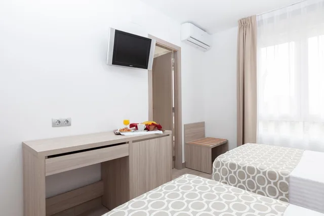 غرفة ثلاثية بسرير كوين وسرير فردي، Olympia Hotel Ronda II 10/10