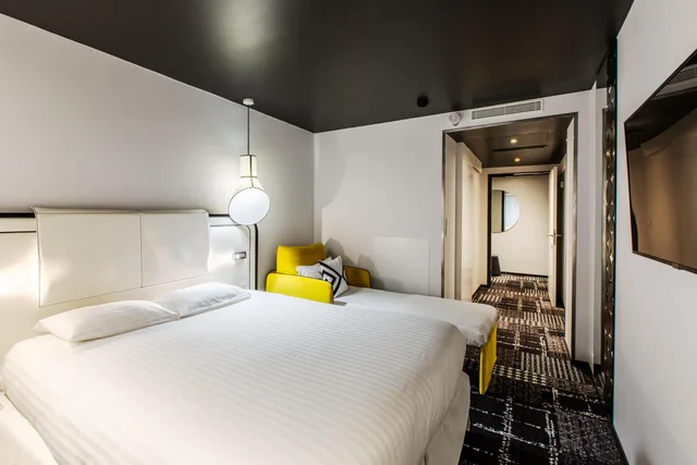 غرفة ديلوكس ثلاثية بسرير كينج وسرير فردي، Hotel Ekta 1/2