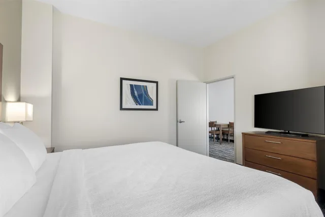 جناح بسرير كينج مع أريكة، Best Western Plus Washington Hotel 1/7