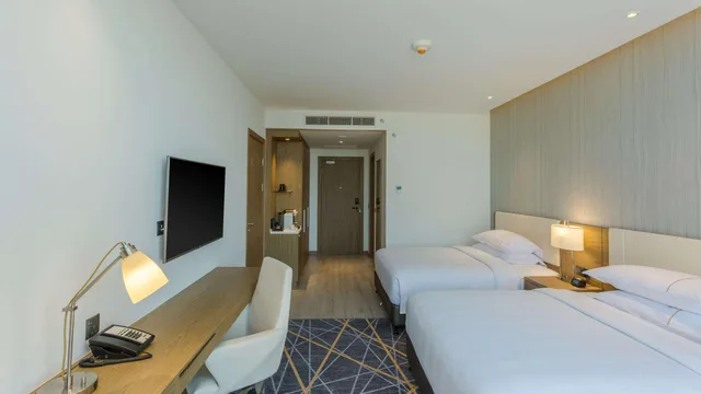 غرفة بسريرين كوين، فندق كلاريون مطار جدة(Clarion Hotel Jeddah Airport) 1/8