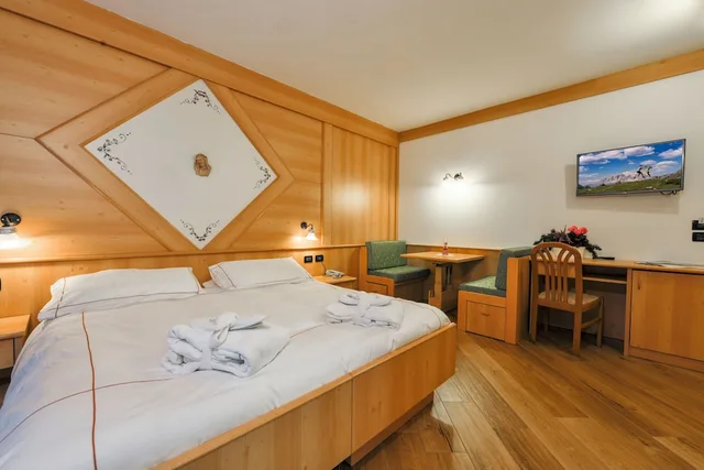 Relax, Panorama, Comfort, Queen Bed، HOTEL CHALET PINETA 1/3