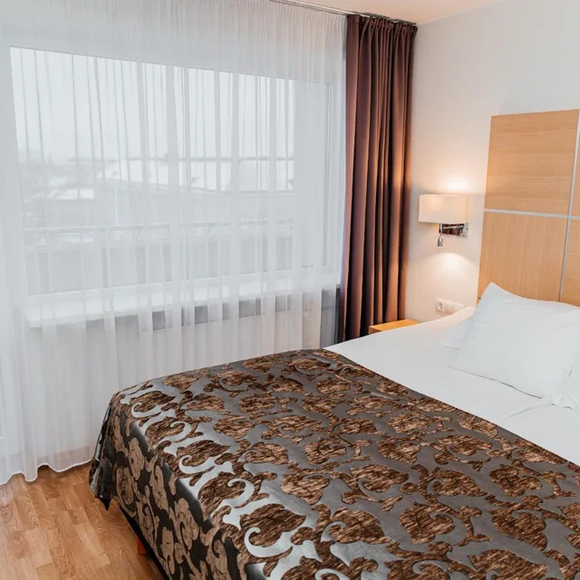 جناح عائلي بسرير كينج بإطلالة على المدينة بشرفة، Hotel Parnu 2/8