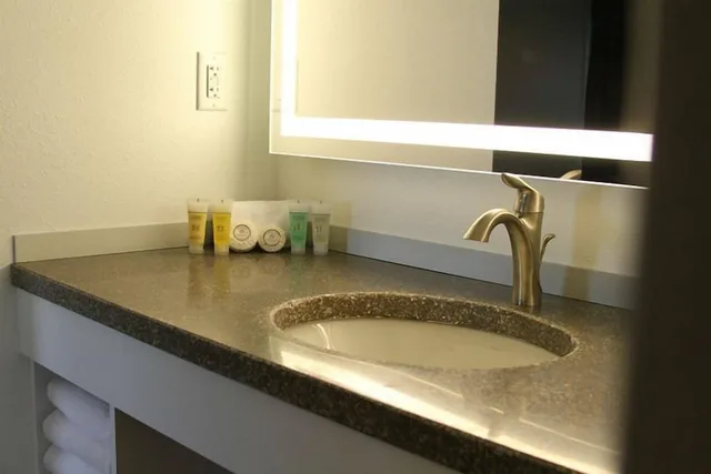 Upgrade, Suite, King Bed، The Wallhouse Hotel, an Ascend Collection Hotel 3/3