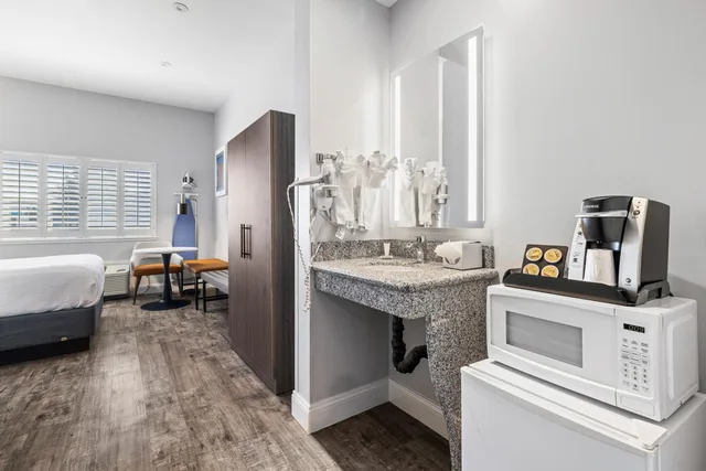 Room, Queen Bed, Accessible, Hotel Skye San Bruno 9/9