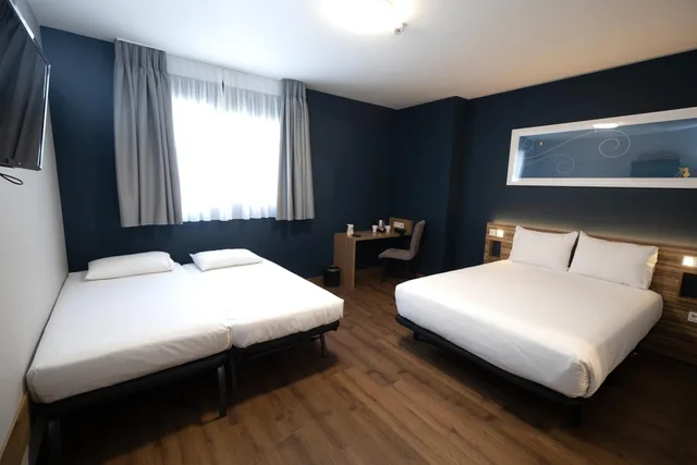 غرفة عائلية بسرير مزدوج مع أريكة، Travelodge Madrid Metropolitano 3/6