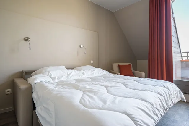 Suite, Double Bed, Sofa, Holiday Suites Westende 1/4