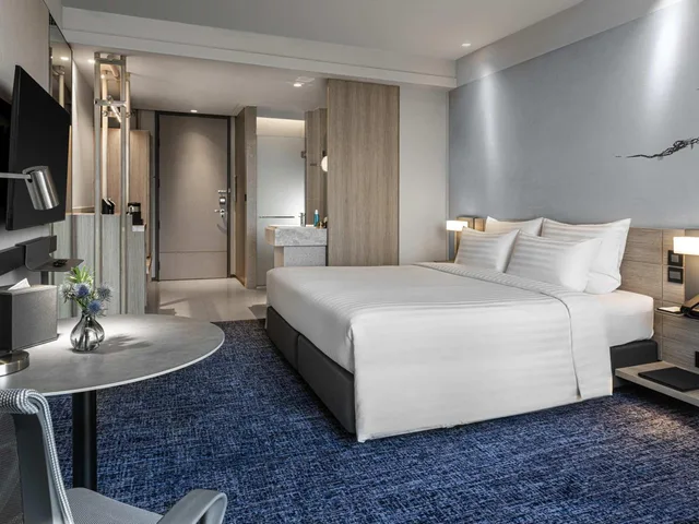 Executive, King Bed, Sofa, Novotel Future Park Rangsit 1/10