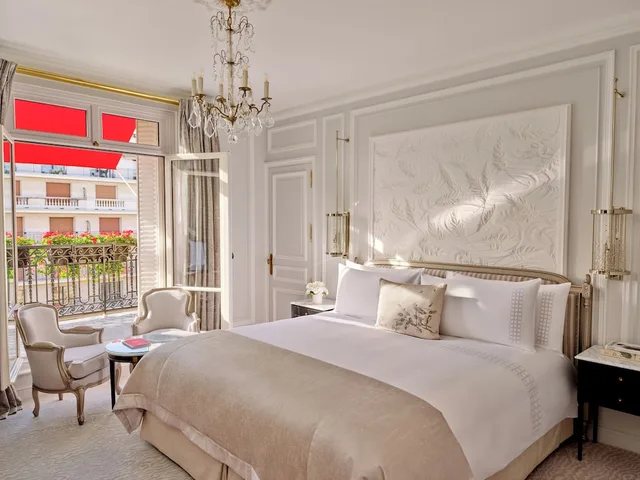 Deluxe, Suite, King Bed, Montaigne View, Balcony، Hotel Plaza Athenee 2/3