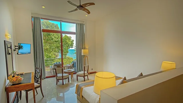 غرفة فاخرة بسرير كينج بإطلالة على البحر بجاكوزي في الطابق الأرضي، Sooriya Resort & Spa 3/6