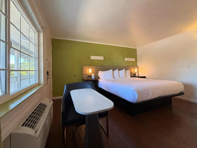 غرفة بسرير كينج، Motel 6 Monterey Downtown 7/10