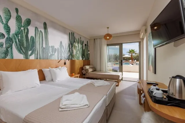 غرفة سوبيريور بسرير مزدوج بإطلالة على المسبح مع أريكة، Malia Bay Beach Hotel And Bungalows 7/10
