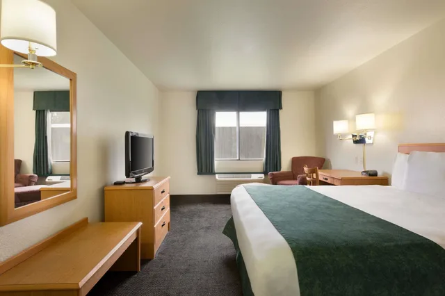 غرفة بسرير كينج لذوي الإعاقة، Travelodge By Wyndham Alpine 3/4