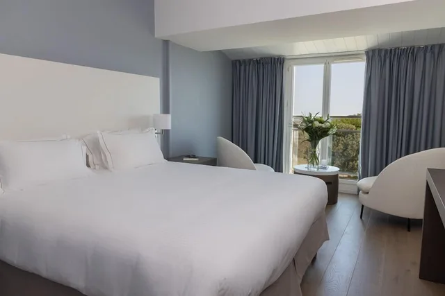 غرفة بريميوم بسريرين منفصلين بإطلالة على البحر، Hotel Atalante - Relais Thalasso & Spa 2/8