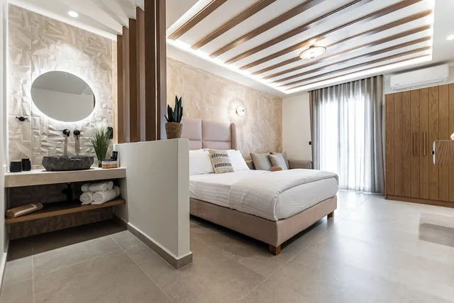 جناح سوبيريور بسرير كوين بإطلالة على البحر مع أريكة، Perla Hotel 5/6