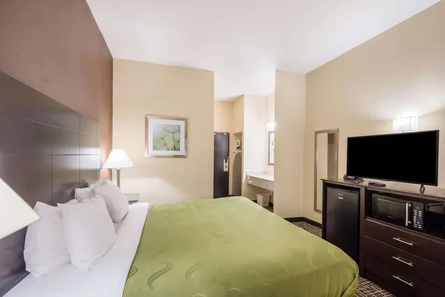 جناح بسرير كينج، Quality Inn & Suites Caseyville - St. Louis 1/10