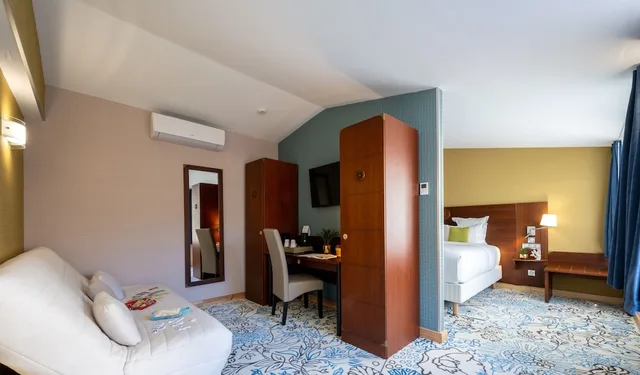 Junior Suite, King Bed, Pool or Sea View، Hotel Le Yachtman 7/10