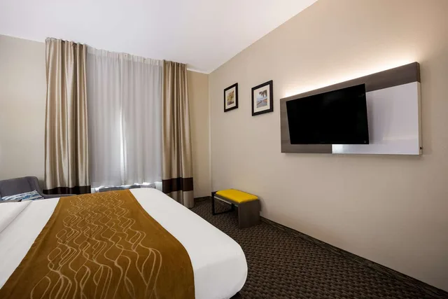 Room, King Bed, Comfort Inn & Suites Midway - Tallahassee West 2/4