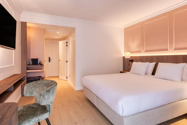 غرفة ديلوكس بسرير مزدوج، Golden Tulip de Medici 2/10