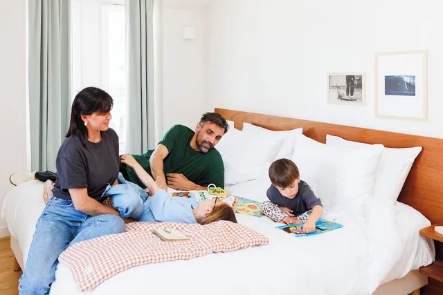 غرفة بسرير كوين بشرفة، Alfred Hotels Paris Gare du Nord 6/6