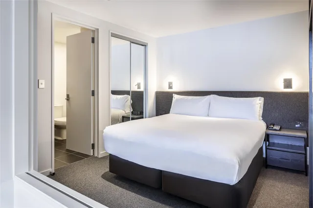2 Bedrooms, Apartment, Lake View, 2 Bathrooms، Hilton Queenstown Resort and Spa 3/8