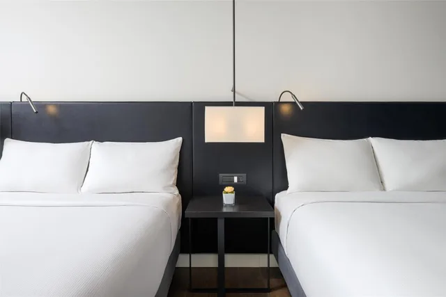 Twin Guestroom، Hilton Lake Como 9/16