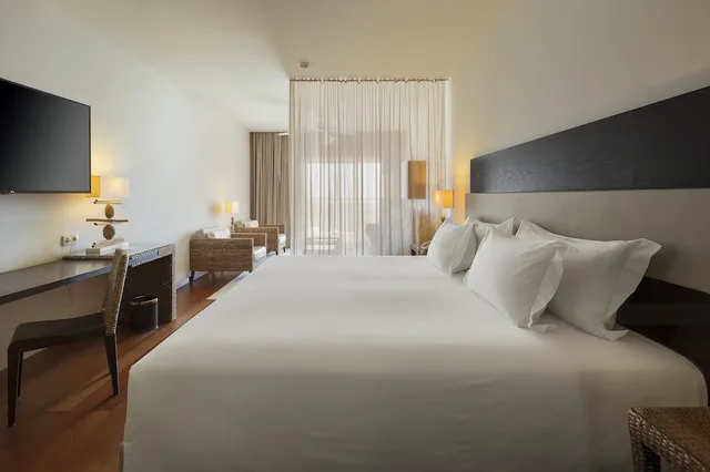 1 Bedroom, Vilamoura, Suite, King Bed, Lateral Side Sea View, Top Floor, Crowne Plaza Vilamoura Algarve 1/6