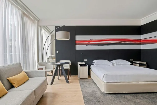 جناح ملكي بسرير كينج بشرفة بغرفة نوم واحدة، Lyon Marriott Hotel Cite Internationale 4/7