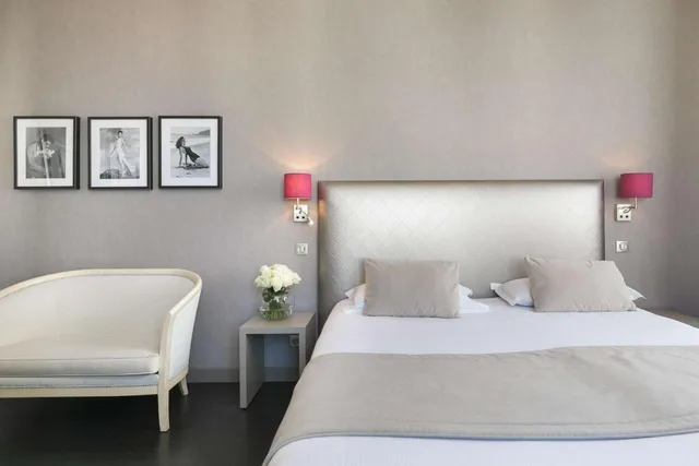 غرفة ديلوكس بسرير مزدوج أو سريرين منفصلين بإطلالة على البحر، Best Western Hotel des Orangers 8/8