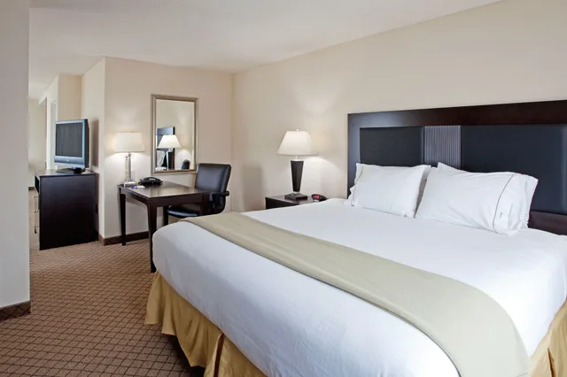 غرفة قياسية بسرير كينج لذوي الإعاقة، Holiday Inn Express Hotel And Suites Newberry 1/4