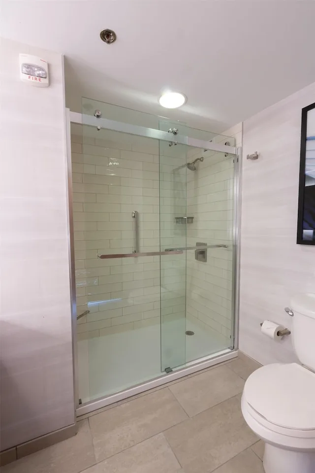 جناح بسرير كينج بشرفة بغرفتي نوم، DoubleTree by Hilton Hotel Bay City - Riverfront 3/6