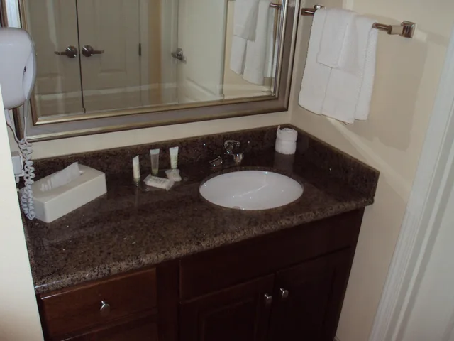 جناح بغرفتي نوم لذوي الإعاقة، Staybridge Suites Indianapolis Carmel 2/2