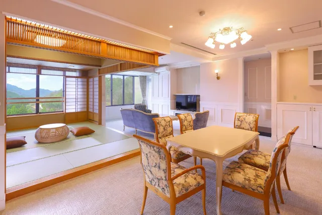 جناح داخلي ياباني غربي بأرضية تاتامي بحوض استحمام، Hotel Kisoji 1/2