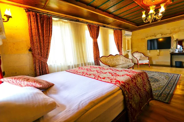 جناح بسرير كينج وسرير كوين وسرير فردي بشرفة، Empire Cave Hotel 2/4