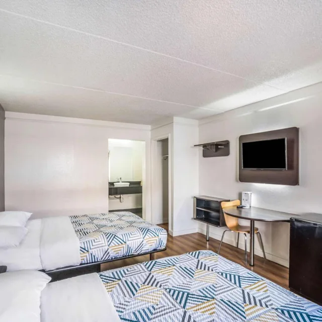 غرفة رباعية للمدخنين لذوي الإعاقة، Motel6 Dallas, TX - Market Center 2/7
