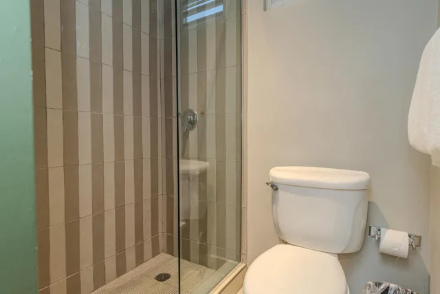 Room, Queen Bed, Pool View, Comfort Inn & Suites Levittown PR 2/3